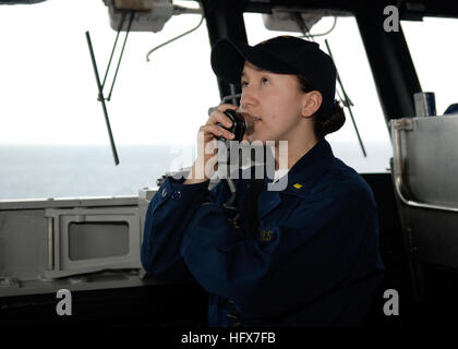 090409-N-9520G-003 EAST CHINA SEA (April 9, 2009) Ensign Sian Stimpert, from Mitchellville, Md. watches the rudder indicator as she stands watch aboard the amphibious assault ship USS Essex (LHD 2) as the ship repositions for wind factors while landing AV-8 Harrier aircraft during flight quarters. Essex is the lead ship of the only forward deployed expeditionary strike group and serves as the flagship for CTF 76. (U.S. Navy photo by Mass Communication Specialist 2nd Class Nardelito Gervacio/Released) US Navy 090409-N-9520G-003 Ensign Sian Stimpert, from Mitchellville, Md. watches the rudder in Stock Photo