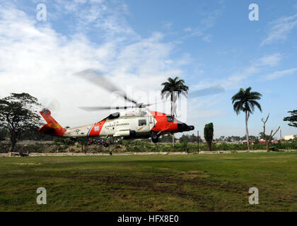 100119-N-6676S-006 KILLICK, Haiti (Jan. 19, 2010) A U.S. Coast Guard HH-60J Jayhawk helicopter leaves the soccer field at the Killick Haitian Coast Guard Base to transport earthquake victims for further treatment at a different facility. The U.S. Armed Forces are assisting with relief and humanitarian efforts for Operation Unified Response after a 7.0 earthquake struck Haiti Jan. 12, 2010. (U.S. Navy photo by Mass Communication Specialist 2nd Class John Stratton/Released) US Navy 100119-N-6676S-006 A U.S. Coast Guard HH-60J Jayhawk helicopter leaves the soccer field at the Killick Haitian Coas Stock Photo