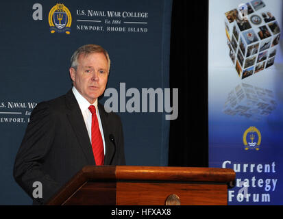 090616-N-9852I-012 NEWPORT, R.I. (June 16, 2009) Secretary of the Navy (SECNAV) the Honorable Ray Mabus addresses an audience at the Current Strategy Forum at the Naval War College. The Current Strategy Forum offers an opportunity to exchange views among scholars and leaders from across industry, government and the military to better inform the leadership of the maritime services about strategic challenges. (U.S. Navy photo by Mass Communication Specialist Robert Inverso/Released) US Navy 090616-N-9852I-012 Secretary of the Navy (SECNAV) the Honorable Ray Mabus addresses an audience at the Cur Stock Photo