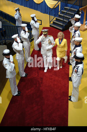 File:US Navy 050722-N-0295M-019 Retired Adm. Vern Clark and his