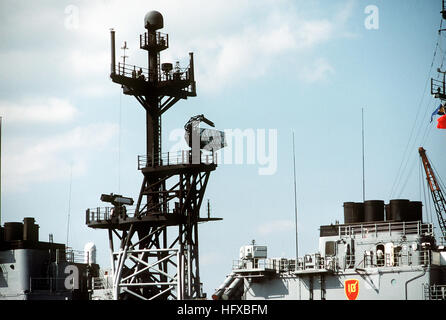 USS Caron (DD-970) mainmast 1983 Stock Photo - Alamy
