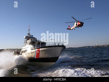 050826-C-2023P-796 Boston (Aug. 26, 2005) - Two Massachusetts-based U.S. Coast Guard assets, a 47-foot motor lifeboat from Coast Guard Station Gloucester and a HH-60 Jayhawk helicopter from Air Station Cape Cod, transit-out of the Gloucester Harbor during a training exercise. U.S. Coast Guard photo by Public Affairs Specialist 3rd Class Luke Pinneo (RELEASED) US Navy 050826-C-2023P-796 U.S. Coast Guard assets, a 47-foot motor lifeboat from Coast Guard Station Gloucester Stock Photo