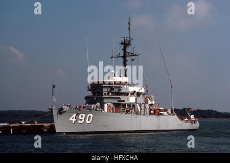 A port bow view of the ocean minesweeper USS LEADER (MSO 490) docked at a pier. USS Leader (MSO-490) Stock Photo