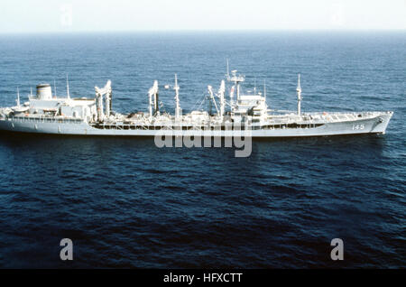 Aerial starboard beam view of the fleet oiler USNS HASSAYAMPA (T-AO 145) underway. USNS Hassayampa T-AO-145 1985 Stock Photo