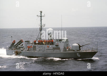 Starboard bow view of the Pegasus class patrol combatant-missile (hydrofoil) USS GEMINI (PHM 6) underway during UNITAS 85. USS Gemini (PHM-6) during UNITAS 85 Stock Photo