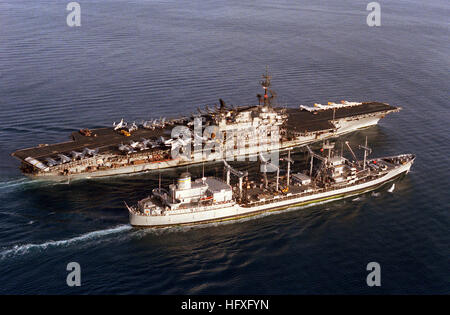 An aerial view of the aircraft carrier USS MIDWAY (CV-41) conducting underway replenishment operations with the fleet oiler USNS HASSAYAMPA (T-AO-145). USNS Hassayampa USS Midway 1983 Stock Photo