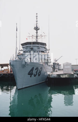 A port bow view of the ocean minesweeper USS ESTEEM (MSO 438) tied up at a pier. USS Esteem (MSO-438) Stock Photo