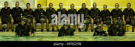 071010-N-5319A-006 PENSACOLA, Fla. (Oct. 10, 2007) Rescue Swimmer School candidates line up in the pool for daily swim drills at Naval Air Station Pensacola. U.S. Navy photo by Mass Communication Specialist 1st Class Brien Aho (Released) US Navy 071010-N-5319A-006 Rescue Swimmer School candidates line up in the pool for daily swim drills at Naval Air Station Pensacola Stock Photo