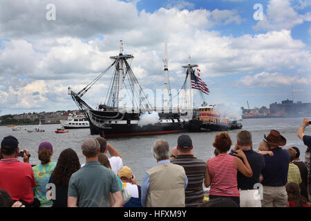 090704-N-8110K-080 BOSTON, Mass. (July 4, 2009) Spectators at the U.S. Coast Guard Station in Boston watch as USS Constitution, ÒOld Ironsides,Ó presents a 19-gun salute. The annual Independence Day turnaround cruise is one of more than 200 scheduled events during Boston Navy Week and Boston Harborfest 2009. Navy Weeks are designed to show Americans the investment they have made in their Navy and increase awareness in cities that do not have a significant Navy presence. (U.S. Navy photo by Chief Mass Communication Specialist Dave Kaylor/Released) US Navy 090704-N-8110K-080 Spectators at the U. Stock Photo