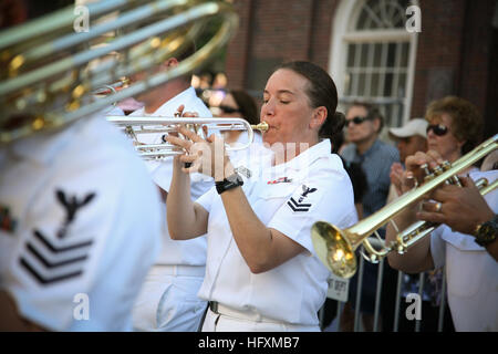 090705-N-3271W-085 BOSTON, Mass. (July 5, 2009) Musician 2nd Class Audra Ratliff and the U.S. Navy Band Northeast wind ensemble perform at the Faneuil Hall Marketplace during Boston Navy Week, one of 21 Navy Weeks planned across America in 2009. Navy Weeks are designed to show Americans the investment they have made in their Navy and increase awareness in cities that do not have a significant Navy presence. (U.S. Navy photo by Senior Chief Mass Communication Specialist Gary Ward/Released) US Navy 090705-N-3271W-085 Musician 2nd Class Audra Ratliff and the U.S. Navy Band Northeast wind ensemble Stock Photo