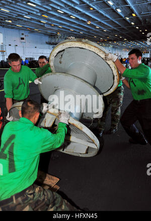 100718-N-0569K-126 ATLANTIC OCEAN (July 18, 2010) Sailors assigned to the Air department of the aircraft carrier USS Enterprise (CVN 65) move a spool that holds the number two arresting gear wire. Enterprise is on a scheduled underway for fleet replacement squadron carrier qualifications and is making preparations for its 21st deployment. (U.S. Navy photo by Mass Communication Specialist Seaman Apprentice Jared M. King/Released) US Navy 100718-N-0569K-126 Sailors assigned to the Air department of the aircraft carrier USS Enterprise (CVN 65) move a spool that holds the number two arresting gear Stock Photo