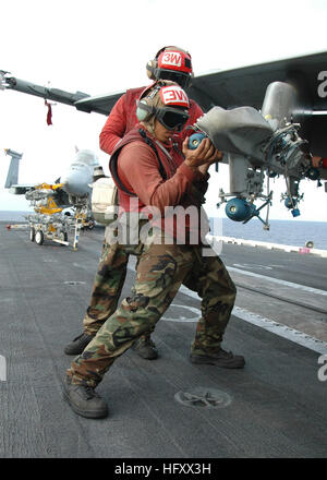091106-N-7191M-013 PACIFIC OCEAN (Nov. 6, 2009) Aviation Ordnanceman 2nd Class Oliver Hernandez loads a MK-76 inert bomb onto an F/A-18C Hornet from the Golden Dragons of Strike Fighter Squadron (VFA) 192 aboard the aircraft carrier USS George Washington (CVN 73). George Washington, the NavyÕs only permanently forward-deployed aircraft carrier, is underway supporting security and stability in the western Pacific Ocean. (U.S. Navy photo by Mass Communications Specialist Seaman Jacob D. Moore/Released) US Navy 091106-N-7191M-013 Aviation Ordnanceman 2nd Class Oliver Hernandez loads a MK-76 inert Stock Photo