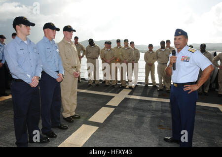 091204-N-1906L-002 GUAM (Dec. 4, 2009) Rear Adm. Manson Brown, commander, 14th U.S. Coast Guard District, thanks the crew of the guided-missile frigate USS Crommelin (FFG 37) for supporting the Coast Guard in locating and investigating vessels suspected of illegal fishing in June. Crommelin patrolled a route that started at Hawaii and moved through the Marshall Islands and Federated States of Micronesia. (U.S. Navy photo by Jesse Leon Guerrero/Released) US Navy 091204-N-1906L-002 Rear Adm. Manson Brown thanks the crew of USS Crommelin (FFG 37) for supporting the Coast Guard in locating and inv Stock Photo