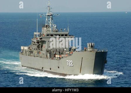 100203-N-6692A-154   GULF OF THAILAND (Feb. 3, 2010) The Royal Thai Navy medium landing ship HTMS Surin (LST 722) transits the Gulf of Thialand. Surin is participating in Cobra Gold 2010, an annual exercise designed to train Thai, U.S., Republic of Korea and Singaporean task force personnel. (U.S. Navy photo by Mass Communication Specialist 1st Class Geronimo Aquino/Released) US Navy 100203-N-6692A-154 The Royal Thai Navy medium landing ship HTMS Surin (LST 722) transits the Gulf of Thialand Stock Photo