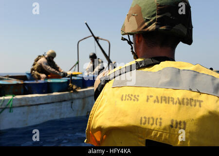 100331-N-8959T-085  INDIAN OCEAN (March 31, 2010) A member of Combined Task Force 151's visit board search and seizure team, attached to the Arleigh Burke-class guided missile destroyer USS Farragut (DDG 99), stands security as his team members search a suspicious dhow. USS Farragut is part of Combined Task Force 151, a multinational task force established to conduct anti-piracy operations in the Gulf of Aden. (U.S. Navy Photo by Mass Communication Specialist 1st Class Cassandra Thompson/Released) US Navy 100331-N-8959T-085 A member of Combined Task Force 151's visit board search and seizure t Stock Photo