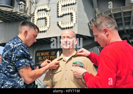 110520-N-0074G-005 ARABIAN SEA (May 20, 2011) Master Chief GunnerÕs Mate Joseph A. Cassista is pinned with his master chief anchors during an awards ceremony on the flight deck aboard the aircraft carrier USS Enterprise (CVN 65). Enterprise and Carrier Air Wing (CVW) 1 are conducting close-air support missions as part of Operation Enduring Freedom in the U.S. 5th Fleet area of responsibility. (U.S. Navy photo by Mass Communication Specialist Seaman Jesse L. Gonzalez/Released) US Navy 110520-N-0074G-005 Master Chief Gunner's Mate Joseph A. Cassista is pinned with his master chief anchors during Stock Photo