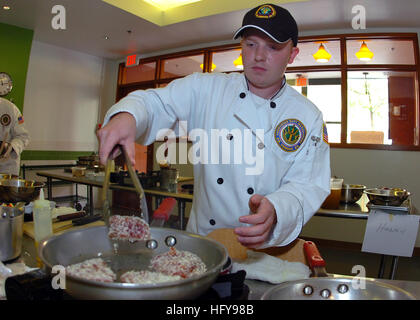 100624-N-8132M-151 WASHINGTON (June 24, 2010) Culinary Specialist 2nd Class Brian Meilicke, representing Commander, Navy Region Northwest, prepares a three-course meal during the 2nd annual Culinary Competition, sponsored by Commander, Navy Installations Command. The competition is part of the food and beverage performance week at the CulinAerie recreational cooking school bringing culinary specialists and Moral, Welfare and Recreation managers from around the world to Washington, DC to learn new techniques from top Navy and civilian chefs. (U.S. Navy photo by Mass Communication Specialist 2nd Stock Photo