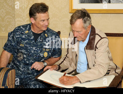 100715-N-6936G-020  ATLANTIC OCEAN (July 15, 2010) Former President George H.W. Bush signs the guest book aboard the aircraft carrier that bears his name, USS George H.W. Bush (CVN 77), while Command Master Chief John W. Heck looks on. Bush and his wife, Barbara spent their time aboard watching flight operations, touring the ship and visiting with the crew. George H.W. Bush is conducting training in the Atlantic Ocean. (U.S. Navy photo by Mass Communication Specialist Seaman Sandi L. Grimnes/Released) US Navy 100715-N-6936G-020 ormer President George H.W. Bush signs the guest book aboard the a Stock Photo