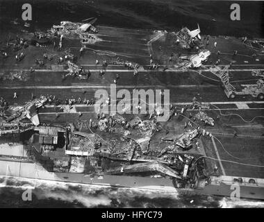 USS Enterprise (CVAN-65) fire 1969 aft flight deck stbd Stock Photo