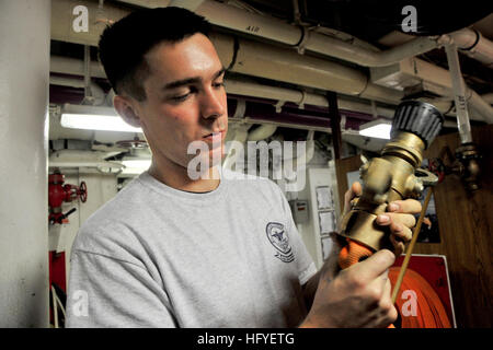 101013-N-2953W-775 SAN DIEGO (Oct. 13, 2010) Aviation BoatswainÕs Mate (Equipment) Airman Patrick Fairbairn shines the vari-nozzle on a fire hose aboard the aircraft carrier USS Carl Vinson (CVN 70). Carl Vinson is less than one week away from its Board of Inspection and Survey (INSURV) assessment, and all hands are working together in preparation for the final test. (U.S. Navy photo by Mass Communication Specialist 2nd Class Adrian T. White/Released) US Navy 101013-N-2953W-775 Aviation Boatswain's Mate (Equipment) Airman Patrick Fairbairn shines the vari-nozzle on a fire hose aboard the aircr Stock Photo