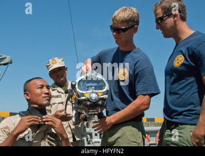 Mk 21 diving helmet hi-res stock photography and images - Alamy