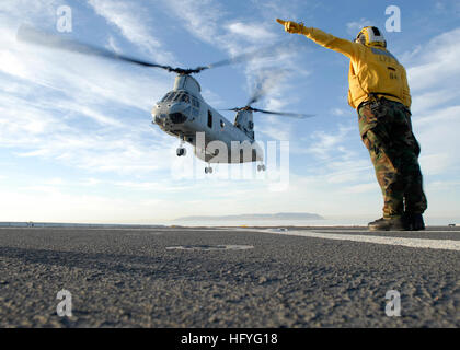 101105-N-2515C-126 PACIFIC OCEAN (Nov. 5, 2010) Aviation Boatswain Mate (Handling) 3rd Class Troy Palomino, a landing signal enlisted aboard the amphibious transport dock USS Green Bay (LPD 20), signals a CH-46E Sea Knight helicopter from the Ridge Runners of Marine Medium Helicopter Squadron (HMM) 163 to take off. Green bay is conducting a composite training unit exercise, to prepare for a six-month deployment. (U.S. Navy photo by Mass Communication Specialist 1st Class Larry S. Carlson/Released) US Navy 101105-N-2515C-126 Aviation Boatswain Mate (Handling) 3rd Class Troy Palomino signals a C Stock Photo