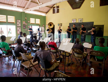 110420-N-RM525-139 KINGSTON, Jamaica (April 20, 2011) The U.S. Fleet Forces Band plays a song for the Alpha Boys School concert band during a Continuing Promise 2011 subject matter expert exchange at the Alpha Boys School. Continuing Promise is a five-month humanitarian assistance mission to the Caribbean, Central and South America. (U.S. Navy photo by Mass Communication Specialist 2nd Class Jonathen E. Davis/Released) US Navy 110420-N-RM525-139 The U.S. Fleet Forces Band plays a song for the Alpha Boys School concert band during a Continuing Promise 2011 subject Stock Photo