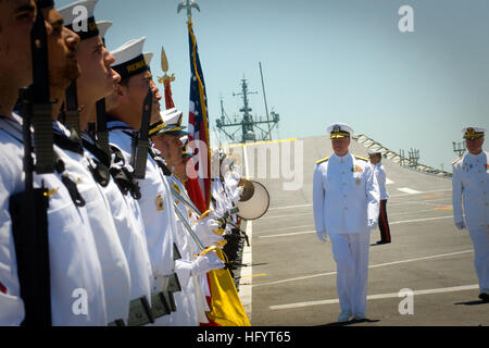 110524-N-ZB612-258 ROTA, Spain (May 24, 2011) Chief of Naval Operations (CNO) Adm. Gary Roughead inspects the troops during an award ceremony before receiving the Spanish Grand Cross of Merit aboard the Spanish navy aircraft carrier (SPS) Principe De Asturias (R 11) while visiting Rota, Spain. (U.S. Navy photo by Chief Mass Communication Specialist Tiffini Jones Vanderwyst/Released) US Navy 110524-N-ZB612-258 Chief of Naval Operations (CNO) Adm. Gary Roughead inspects the troops during an award ceremony Stock Photo