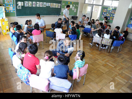 110624-N-VE260-654  AYASE CITY, Japan (June 24, 2011) Sailors assigned to Naval Air Facility Atsugi teach elementary students English at Terao Elementary School for the Assisted Language Teaching Program. The program has been active for 14 years and has helped build a closer relationship between local U.S. military and the surrounding communities. (U.S. Navy photo by Mass Communication Specialist 2nd Class Justin Smelley/Released) US Navy 110624-N-VE260-654 Sailors assigned to Naval Air Facility Atsugi teach elementary students English at Terao Elementary School Stock Photo