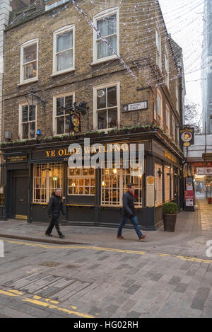 Ye Old Watling public house, Watling Street, London, England, UK. December 2016 Stock Photo