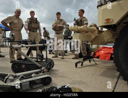 110920-N-YO394-112 VIRGINIA BEACH, Va. (Sept. 20, 2011) Rear Adm. Kurt Tidd, commander of U.S. Naval Forces Southern Command and U.S. 4th Fleet, speaks with members of Explosive Ordnance Disposal Mobile Unit (EODMU) 6 during a visit to Navy Expeditionary Combat Command. Tidd visited NECC to familiarize himself with the capabilities of the command and discuss how expeditionary capabilities can contribute in the U.S. Naval Forces Southern Command area of responsibility. (U.S. Navy photo by Mass Communication Specialist 2nd Class Paul D. Williams/Released) US Navy 110920-N-YO394-112 Rear Adm. Kur Stock Photo