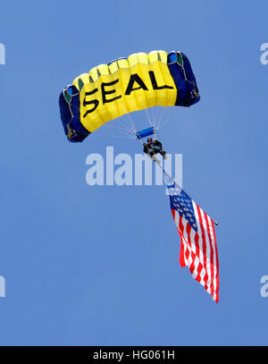 110924-N-OU681-098 CORONADO, Calif. (Sept. 24, 2011) Senior Chief Special Warfare Operator (SEAL) Larry Summerfield, assigned to the U.S. Navy parachute demonstration team, the Leap Frogs, flies an American flag during the opening ceremony of Coronado Speed Festival, a flagship event of Fleet Week San Diego. Fleet Week San Diego allows area residents and visitors to participate in events that celebrate the spirit and achievements of Sailors, Marines, and Coast Guardsmen. (U.S. Navy photo by Mass Communication Specialist 1st Class Michelle Turner/Released) US Navy 110924-N-OU681-098 Senior Chie Stock Photo
