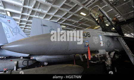 111024-N-OY799-103 ARABIAN SEA (Oct. 24, 2011) Sailors clean the canopy on an F/A-18F Super Hornet assigned to the Black Aces of Strike Fighter Squadron (VFA) 41 aboard the Nimitz-class aircraft carrier USS John C. Stennis (CVN 74). John C. Stennis is deployed to the U.S. 5th Fleet area of responsibility conducting maritime security operations and support missions as part of Operations Enduring Freedom and New Dawn. (U.S. Navy photo by Mass Communication Specialist 3rd Class Kenneth Abbate/Released) US Navy 111024-N-OY799-103 Sailors clean the canopy on an F-A-18F Super Hornet assigned to the  Stock Photo