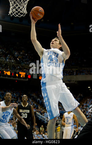 111027-N-QF368-685 CHAPEL HILL, N.C. (Oct. 27, 2011) Tyler Zeller, forward for University of North Carolina Tar Heels, competes in a exhibition game to prepare for the inaugural Quicken Loans Carrier Classic basketball game against Michigan State University aboard USS Carl Vinson (CVN 70) on Veteran's Day Nov. 11. (U.S. Navy photo by Mass Communication Specialist 2nd Class David Danals/Released) US Navy 111027-N-QF368-685 Tyler Zeller competes in an exhibition basketball game Stock Photo