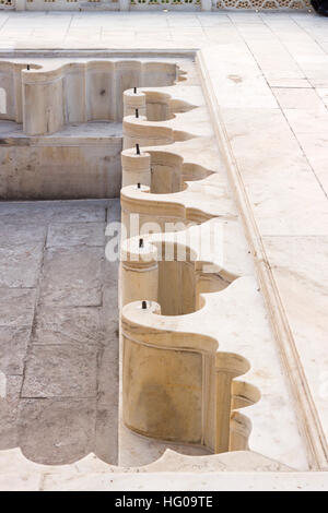 Details of pool in front of Diwan-e-Khas located in the Agra fort. Agra, Uttar Pradesh. India Stock Photo