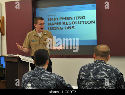 120201-N-UN340-018 SAN DIEGO (Feb. 1, 2012) Electronics Technician 2nd Class Jeremy Ruark, assigned to the Center for Information Dominance (CID) Learning Site, San Diego, discusses Domain Name Server functions with students at Naval Computer and Telecommunications Station San Diego. CID instructors train Sailors in the areas of cryptology, information operations, and information technology. (U.S. Navy photo by Rick Naystatt/Released) US Navy 120201-N-UN340-018 Electronics Technician 2nd Class Jeremy Ruark, assigned to the Center for Information Dominance (CID) Learning Site, San Stock Photo