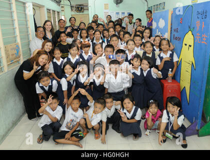 130604-N-YF014-044 KUALA LUMPUR, Malaysia (June 4, 2013) --  Sailors assigned to U.S. 7th Fleet flagship USS Blue Ridge (LCC 19) and children at the Lautu Refugee Learning Centre in Kuala Lumpur, Malaysia pose for a photo during a Blue Ridge community service event. Blue Ridge port visits represent an opportunity to promote peace and stability in the South Indo-Asia Pacific region, demonstrate commitment to regional partners and foster growing relationships. (U.S. Navy photo by Mass Communication Specialist 3rd Class Ben Larscheid/Released) USS Blue Ridge activity 130604-N-YF014-044 Stock Photo