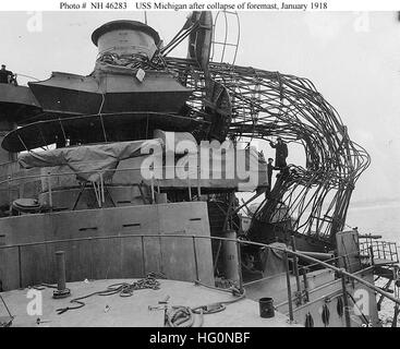 USS Michigan BB 27 collapsed cage foremast Stock Photo