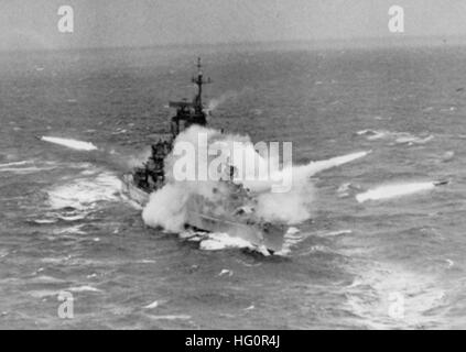 USS Albany (CG-10) firing missiles 1963 Stock Photo