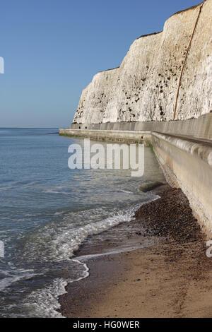 Peacehaven, East Sussex, UK. 2nd January 2017. The under cliff walk at Peacehaven, with blue skies above the chalk cliffs and calm seas bathed in glorious sunshine on the Sussex coast. Credit: Julia Gavin UK/Alamy Live News Stock Photo