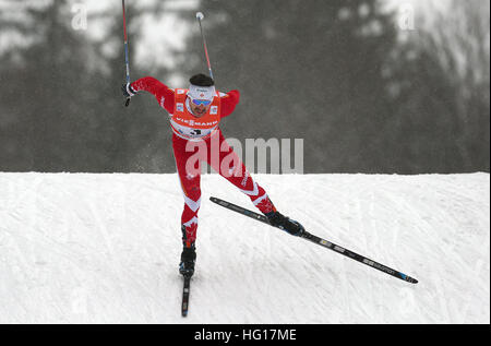 Oberstdorf, Germany. 04th Jan, 2017. Alex Harvey of Canada skis during the men's pursuit race during the FIS Tour de Ski in Oberstdorf, Germany, 04 January 2017. The Tour de Ski is taking place on 03 and 04 January 2017 in Oberstdorf. Photo: Karl-Josef Hildenbrand/dpa/Alamy Live News Stock Photo