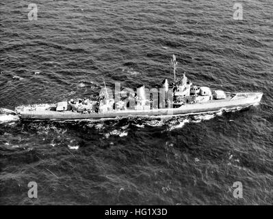 USS McDougal (DD-358) underway off Lakehurst, New Jersey (USA), on 30 ...