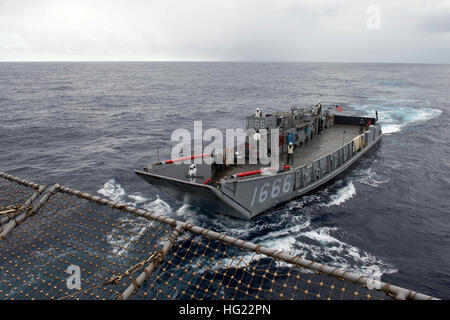 Landing Craft Utility (LCU) 1666, assigned to Naval Beach Unit (NBU) 7, embarks the well deck of the amphibious dock landing ship USS Germantown (LSD 42) during exercise Blue Chromite. Blue Chromite is an amphibious training exercise conducted with the 4th Marine Regiment and the 2nd Battalion, 9th Marines. Germantown is part of the Peleliu Amphibious Ready Group (#PELARG14), commanded by Capt. Heidi Agle, and is conducting joint forces exercises in the U.S. 7th Fleet area of responsibility.  (U.S. Navy Photo by Mass Communication Specialist 2nd Class Amanda R. Gray/Released) USS Germantown 14 Stock Photo