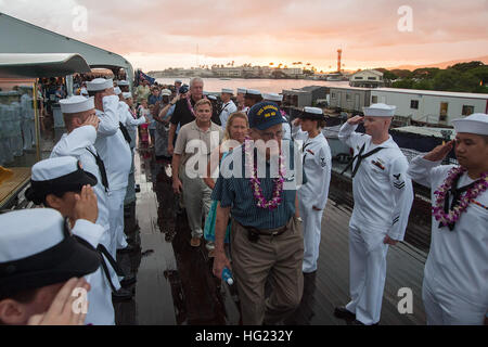 Service members, families and friends depart a Veterans Day sunset service aboard the Battleship Missouri Memorial at Joint Base Pearl Harbor-Hickam. Veterans, along with friends and family members, gathered with service members from all branches of the military to honor those that have served. (U.S. Navy photo by Mass Communication Specialist 3rd Class Johans Chavarro/Released) Veterans Day event 141111-N-IU636-428 Stock Photo