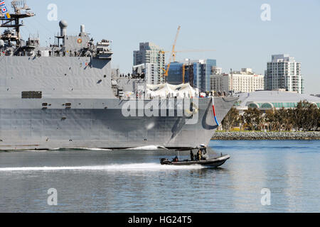 SAN DIEGO (Feb. 25, 2015)- Dock landing ship USS Comstock (LSD 45), returns to homeport Naval Base San Diego following a seven-month deployment to the U.S. 5th and 7th Fleet areas of operations, Feb. 25, as part of the Makin Island Amphibious Ready Group (ARG).  Deployed since July 25, the Makin Island ARG, conducted a relocation of National Oceanographic Atmospheric Administration researchers from Tropical Storm Iselle near Hawaii, conducted air strikes against Islamic State of Iraq and the Levant (ISIL) in Iraq, worked with British and Kuwaiti forces in Exercise Cougar Voyage 14, participate Stock Photo
