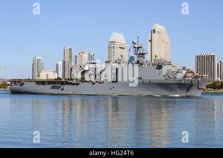 SAN DIEGO (Feb. 25, 2015)- Dock landing ship USS Comstock (LSD 45), returns to home port Naval Base San Diego following a seven-month deployment to the U.S. 5th and 7th Fleet areas of operations, Feb. 25, as part of the Makin Island Amphibious Ready Group (ARG). Deployed since July 25, the Makin Island ARG, conducted a relocation of National Oceanographic Atmospheric Administration researchers from Tropical Storm Iselle near Hawaii, conducted air strikes against Islamic State of Iraq and the Levant (ISIL) in Iraq, worked with British and Kuwaiti forces in Exercise Cougar Voyage 14, participate Stock Photo
