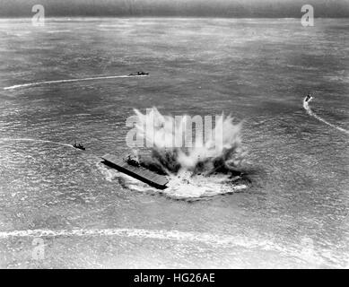 USS Hammann DD-412 sunk-depth charges exploding near Yorktown Stock ...