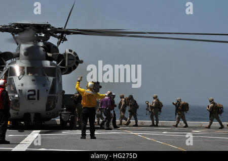 150509-N-GG458-134 ATLANTIC OCEAN (May 9, 2015) Marines from 26th Marine Expeditionary Unit (MEU) board a CH-53E Super Stallion helicopter from the amphibious transport dock ship USS Arlington (LPD 24). Arlington is underway as part of the Amphibious Squadron (PHIBRON) 4 and the 26th Marine Expeditionary Unit (MEU) for PHIBRON-MEU Integrated Training (PMINT) in preparation for the ship's first operational deployment. (U.S. Navy photo by Mass Communication Specialist 2nd Class Stevie Tate/Released) USS Arlington operations 150509-N-GG458-134 Stock Photo