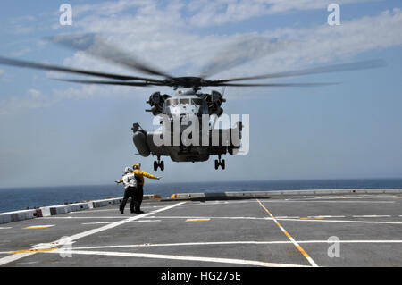 150509-N-GG458-150 ATLANTIC OCEAN (May 9, 2015) Sailors direct the take-off of a CH-53E Super Stallion helicopter from the flight deck of the amphibious transport dock ship USS Arlington (LPD 24). Arlington is underway as part of the Amphibious Squadron (PHIBRON) 4 and the 26th Marine Expeditionary Unit (MEU) for PHIBRON-MEU Integrated Training (PMINT) in preparation for the ship's first operational deployment. (U.S. Navy photo by Mass Communication Specialist 2nd Class Stevie Tate/Released) USS Arlington operations 150509-N-GG458-150 Stock Photo