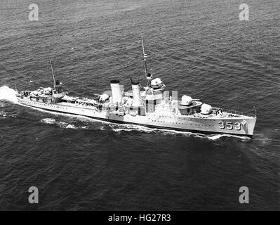 USS Dale (DD-353) underway on 28 April 1938.  Official U.S. Navy Photograph, now in the collections of the National Archives. USS Dale (DD-353) underway in April 1938 Stock Photo